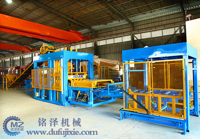 路面透水磚機客戶現場