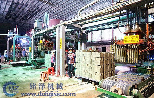 汕尾3臺(tái)全自動(dòng)液壓壓磚機(jī)客戶現(xiàn)場(chǎng)
