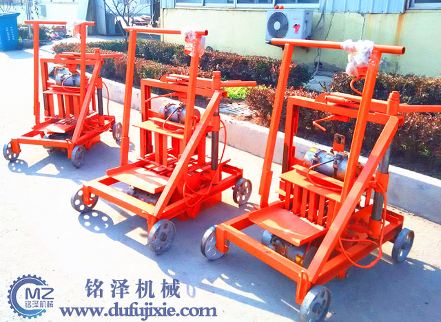 小型砌塊成型機