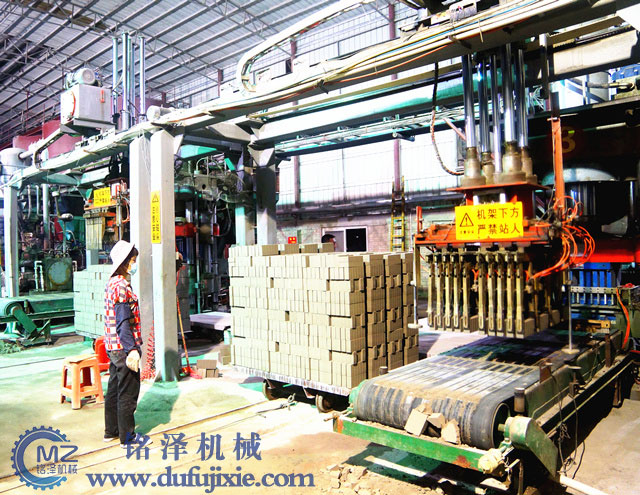 全自動(dòng)液壓免燒磚機(jī)